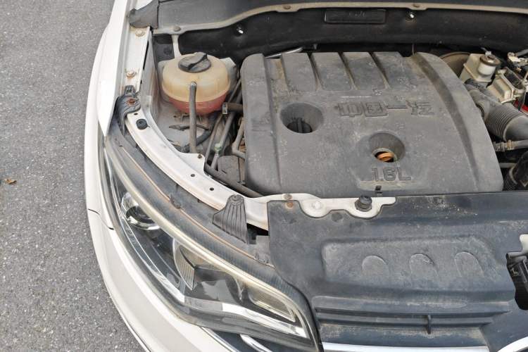 Used FAW Senya R7 2016 1.6L Manual Smart Version Engine Bay Right