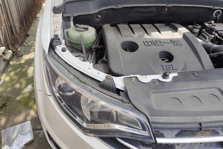 Used FAW Senya R7 2016 1.6L Manual Luxury Version Engine Bay Right