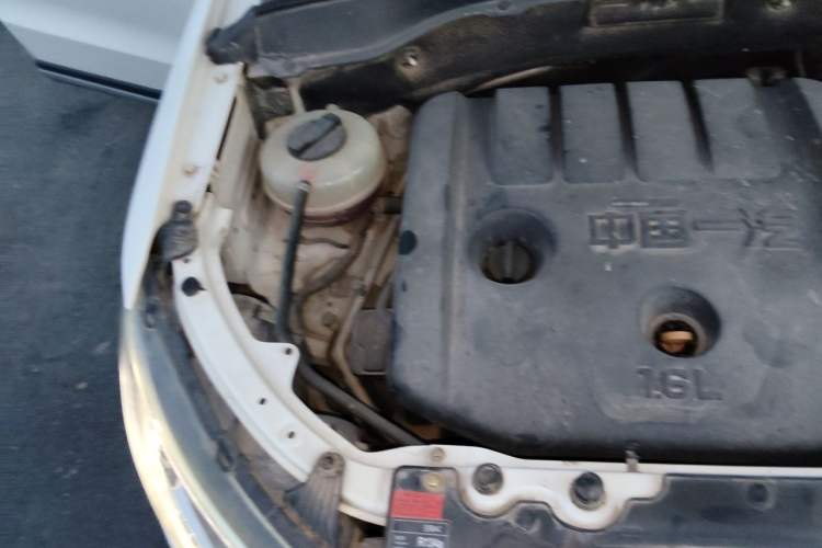 Used FAW Senya R7 2016 1.6L Manual Luxury Model Engine Bay Right