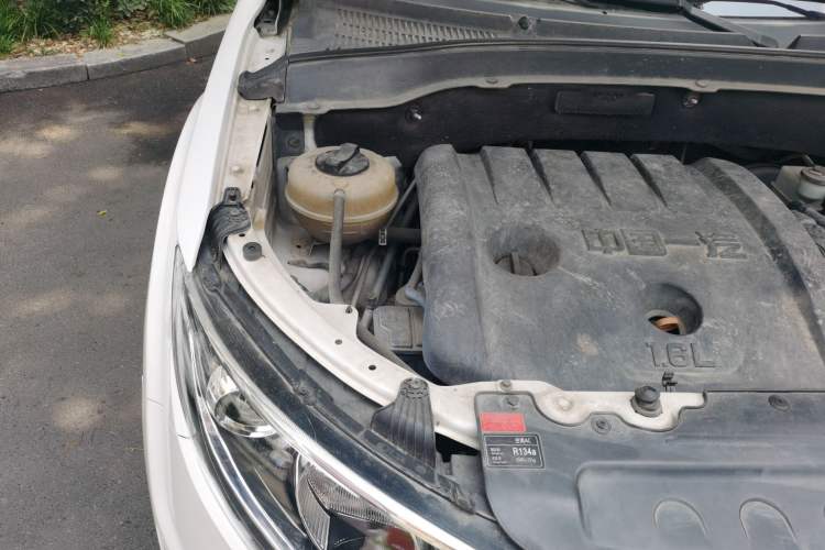 Used FAW Senya R7 2016 1.6L Manual Smart Version Engine Bay Right