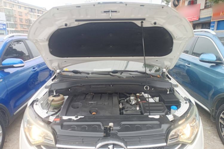 Used FAW Senya R7 2016 1.6L Manual Luxury Model Engine Bay