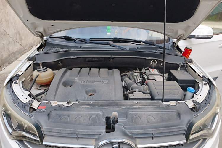 Used FAW Senya R7 2016 1.6L Manual Smart Version Engine Bay