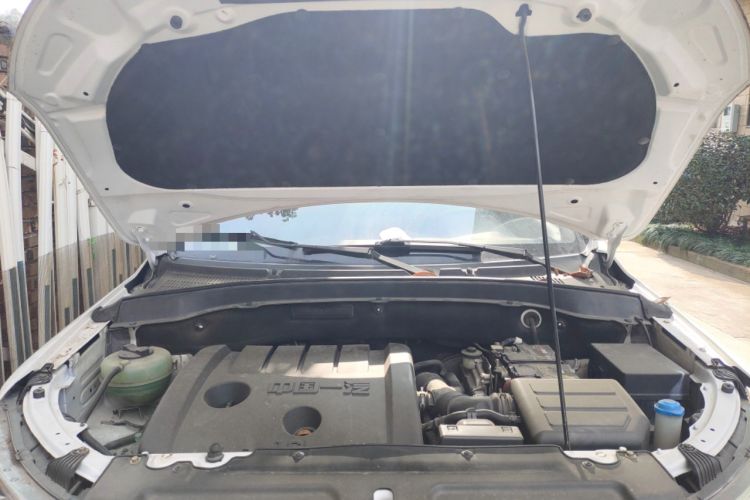 Used FAW Senya R7 2016 1.6L Manual Luxury Version Engine Bay