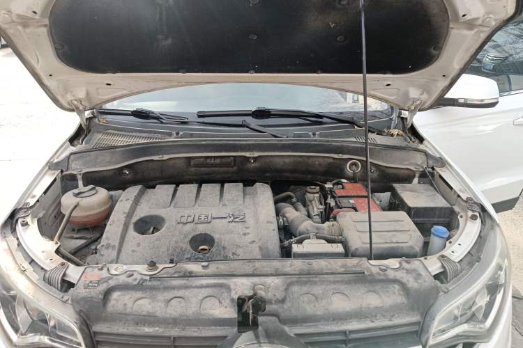 Used FAW Senya R7 2016 1.6L Manual Luxury Model Engine Bay