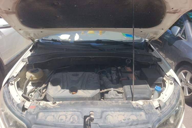 Used FAW Senya R7 2016 1.6L Manual Luxury Model Engine Bay