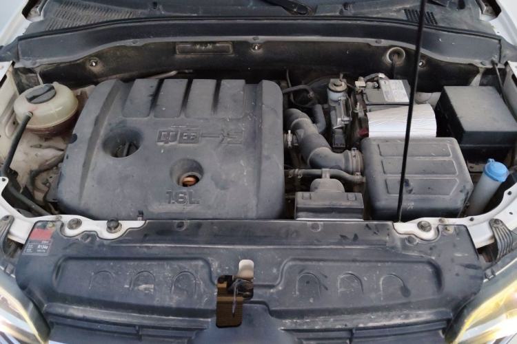 Used FAW Senya R7 2016 1.6L Manual Luxury Model Engine Bay