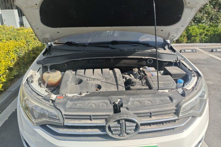 Used FAW Senya R7 2016 1.6L Manual Luxury Model Engine Bay