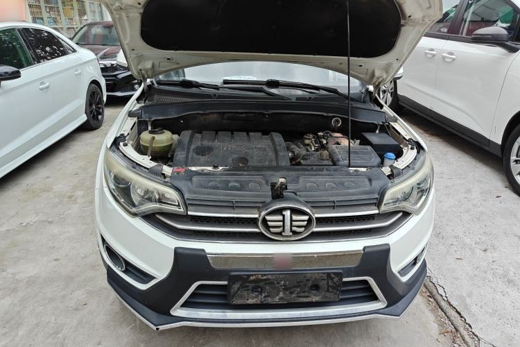 Used FAW Senya R7 2016 1.6L Manual Luxury Model Engine Bay
