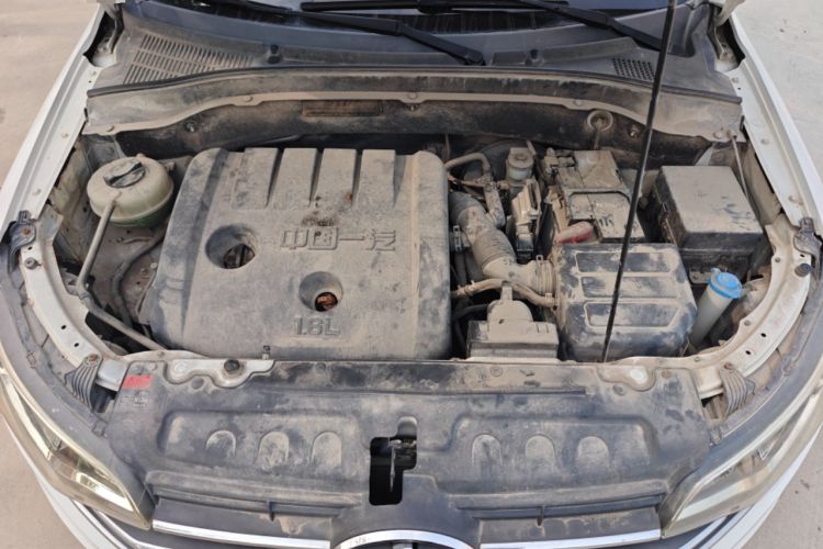 Used FAW Senya R7 2016 1.6L Manual Luxury Model Engine Bay