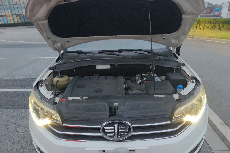 Used FAW Senya R7 2016 1.6L Automatic Prestige Model Engine Bay