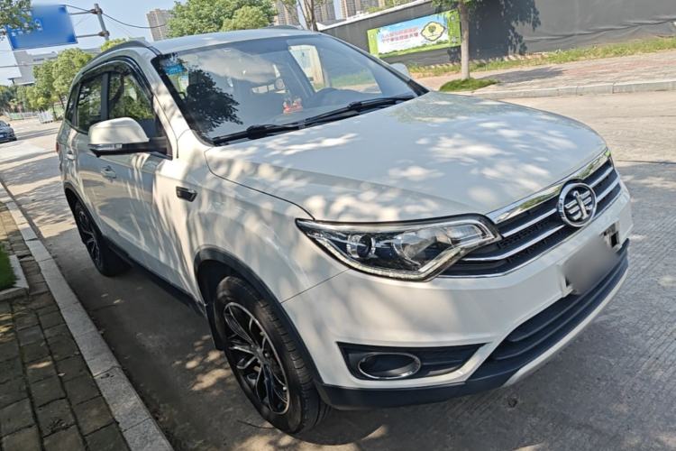 Used FAW Senya R7 2016 1.6L Manual Luxury Model Exterior 1