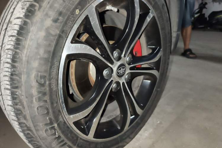 Used FAW Senya R7 2016 1.6L Automatic Prestige Model Exterior 1