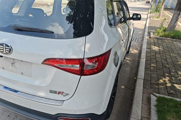 Used FAW Senya R7 2016 1.6L Manual Luxury Model Exterior 3