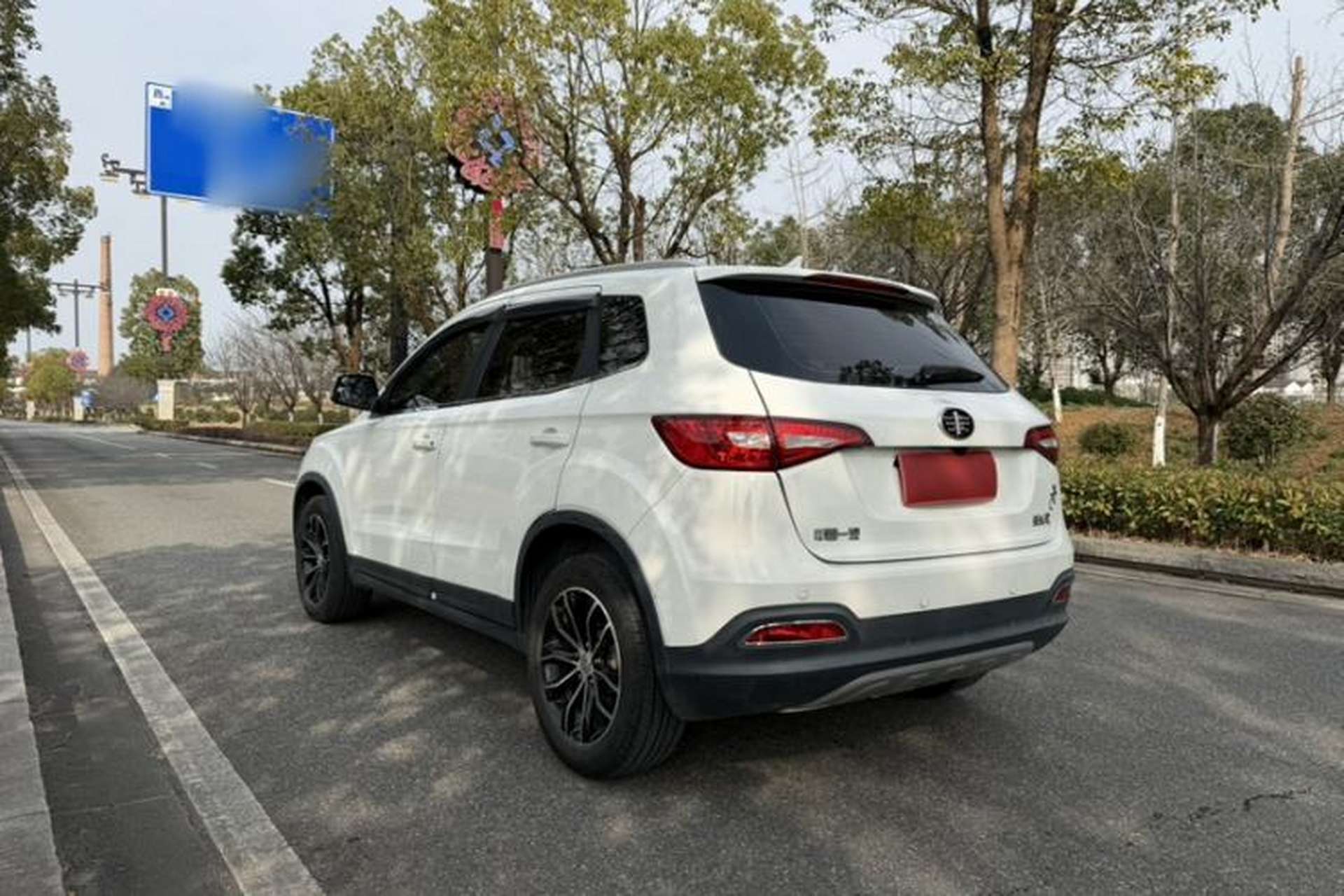 Used FAW Senya R7 2016 1.6L Manual Smart Version Exterior 4