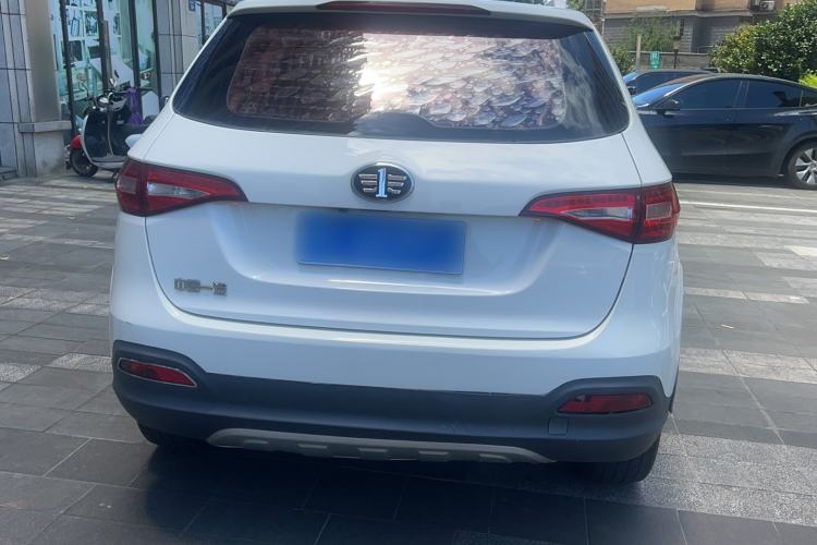 Used FAW Senya R7 2016 1.6L Automatic Luxury Model Exterior 6
