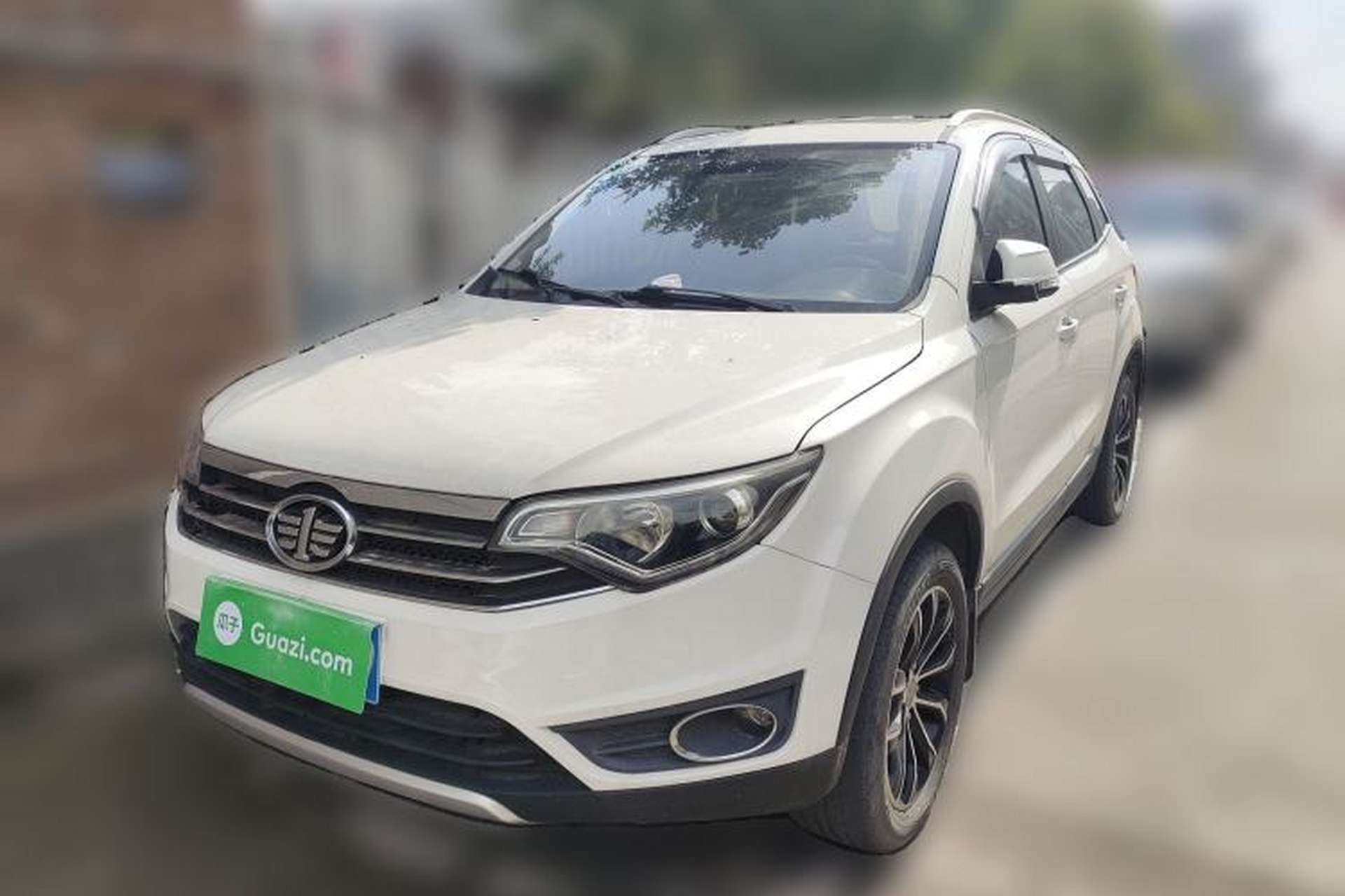 Used FAW Senya R7 2016 1.6L Manual Luxury Version Front Left 45 Deg