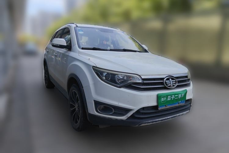 Used FAW Senya R7 2016 1.6L Manual Luxury Version Front Right 45 Deg
