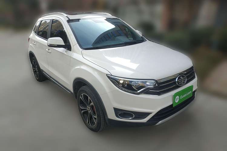 Used FAW Senya R7 2016 1.6L Automatic Smart Version Front Right 45 Deg