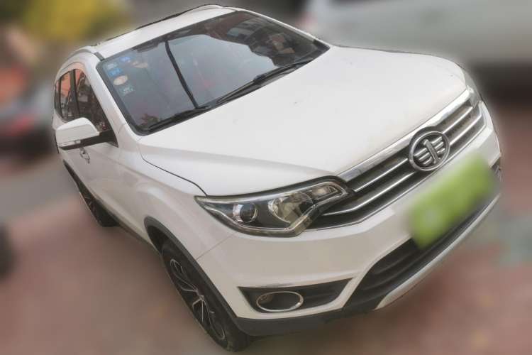 Used FAW Senya R7 2016 1.6L Manual Luxury Model Front Right 45 Deg