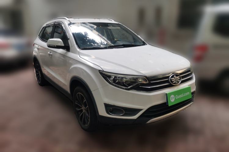 Used FAW Senya R7 2016 1.6L Manual Smart Version Front Right 45 Deg