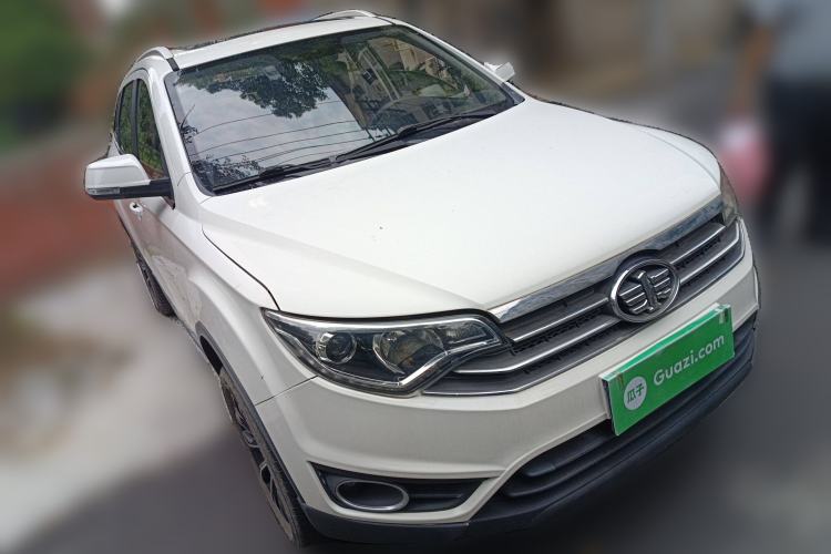 Used FAW Senya R7 2016 1.6L Manual Smart Version Front Right 45 Deg