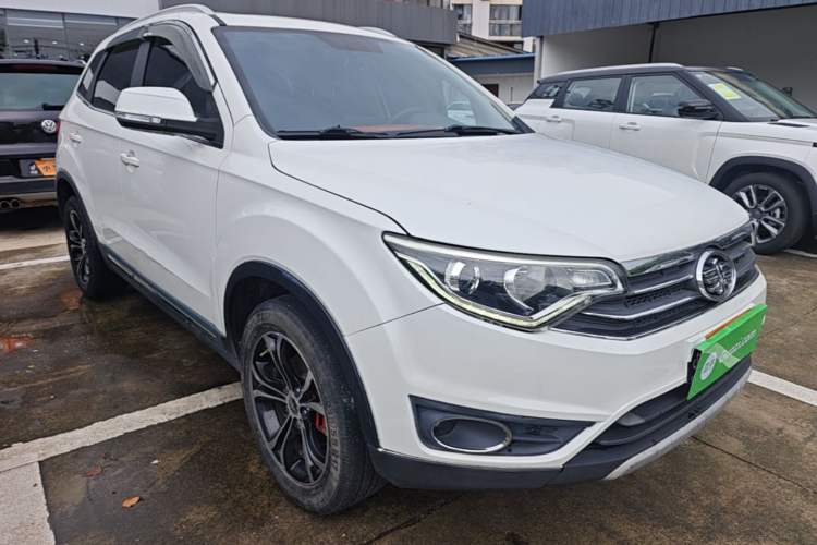 Used FAW Senya R7 2016 1.6L Automatic Prestige Model Front Right 45 Deg