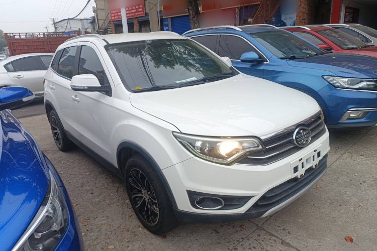 Used FAW Senya R7 2016 1.6L Manual Luxury Model Front Right 45 Deg