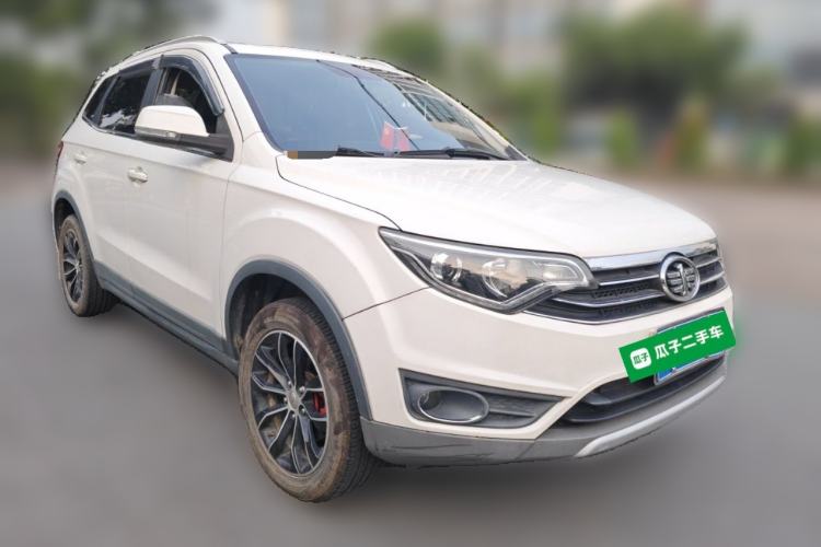 Used FAW Senya R7 2016 1.6L Manual Smart Version Front Right 45 Deg