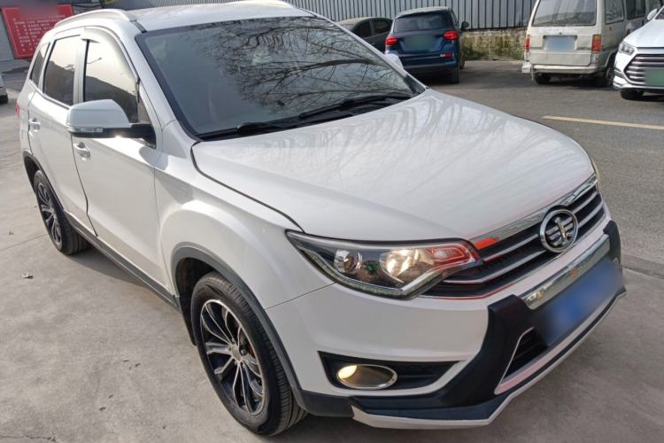 Used FAW Senya R7 2016 1.6L Manual Luxury Model Front Right 45 Deg
