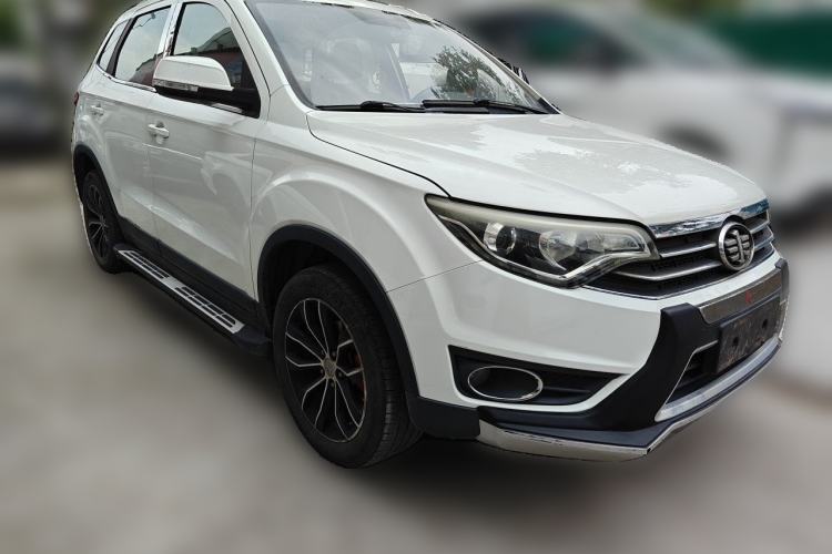 Used FAW Senya R7 2016 1.6L Manual Luxury Model Front Right 45 Deg