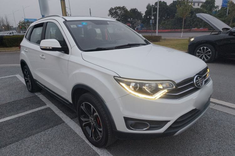 Used FAW Senya R7 2016 1.6L Automatic Prestige Model Front Right 45 Deg