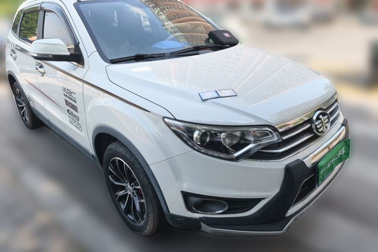 Used FAW Senya R7 2016 1.6L Manual Luxury Model Front Right 45 Deg