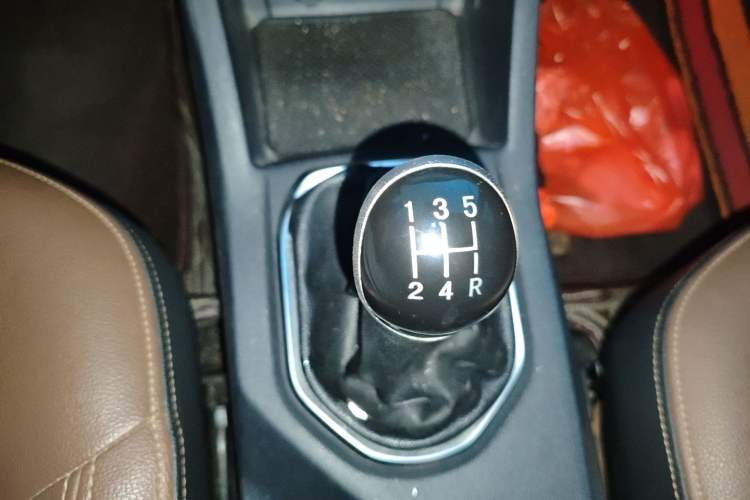 Used FAW Senya R7 2016 1.6L Manual Luxury Model Gear Lever