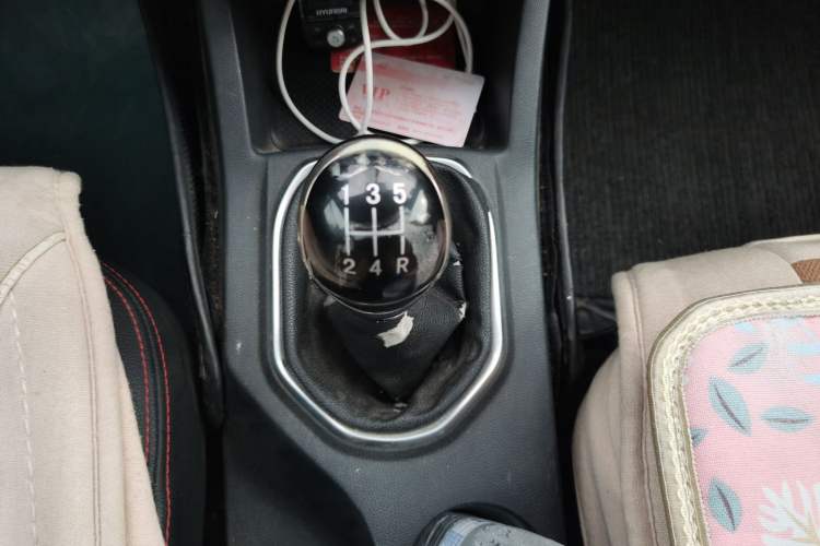 Used FAW Senya R7 2016 1.6L Manual Luxury Model Gear Lever