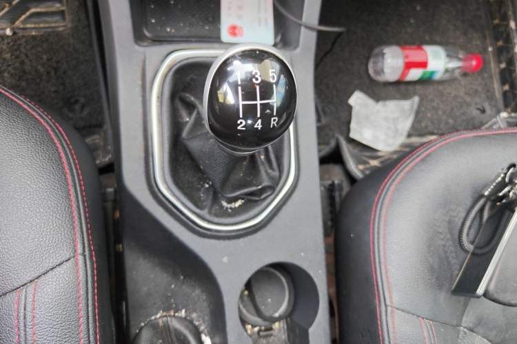 Used FAW Senya R7 2016 1.6L Manual Luxury Version Gear Lever