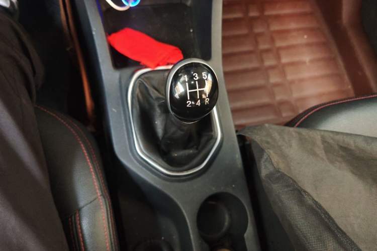 Used FAW Senya R7 2016 1.6L Manual Luxury Version Gear Lever