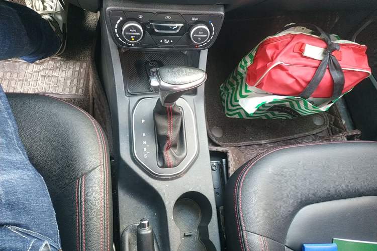 Used FAW Senya R7 2016 1.6L Automatic Smart Version Gear Lever