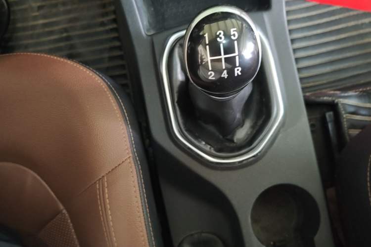 Used FAW Senya R7 2016 1.6L Manual Luxury Model Gear Lever