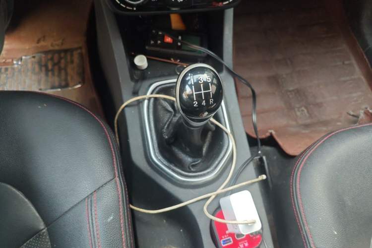 Used FAW Senya R7 2016 1.6L Manual Luxury Model Gear Lever