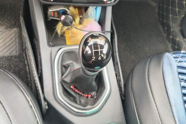 Used FAW Senya R7 2016 1.6L Manual Smart Version Gear Lever