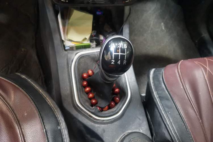 Used FAW Senya R7 2016 1.6L Manual Smart Version Gear Lever