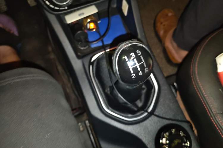 Used FAW Senya R7 2016 1.6L Manual Luxury Model Gear Lever
