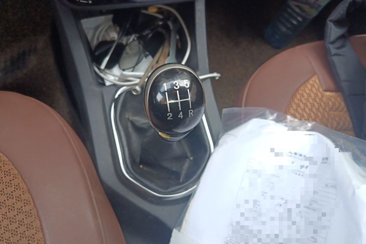 Used FAW Senya R7 2016 1.6L Manual Smart Version Gear Lever