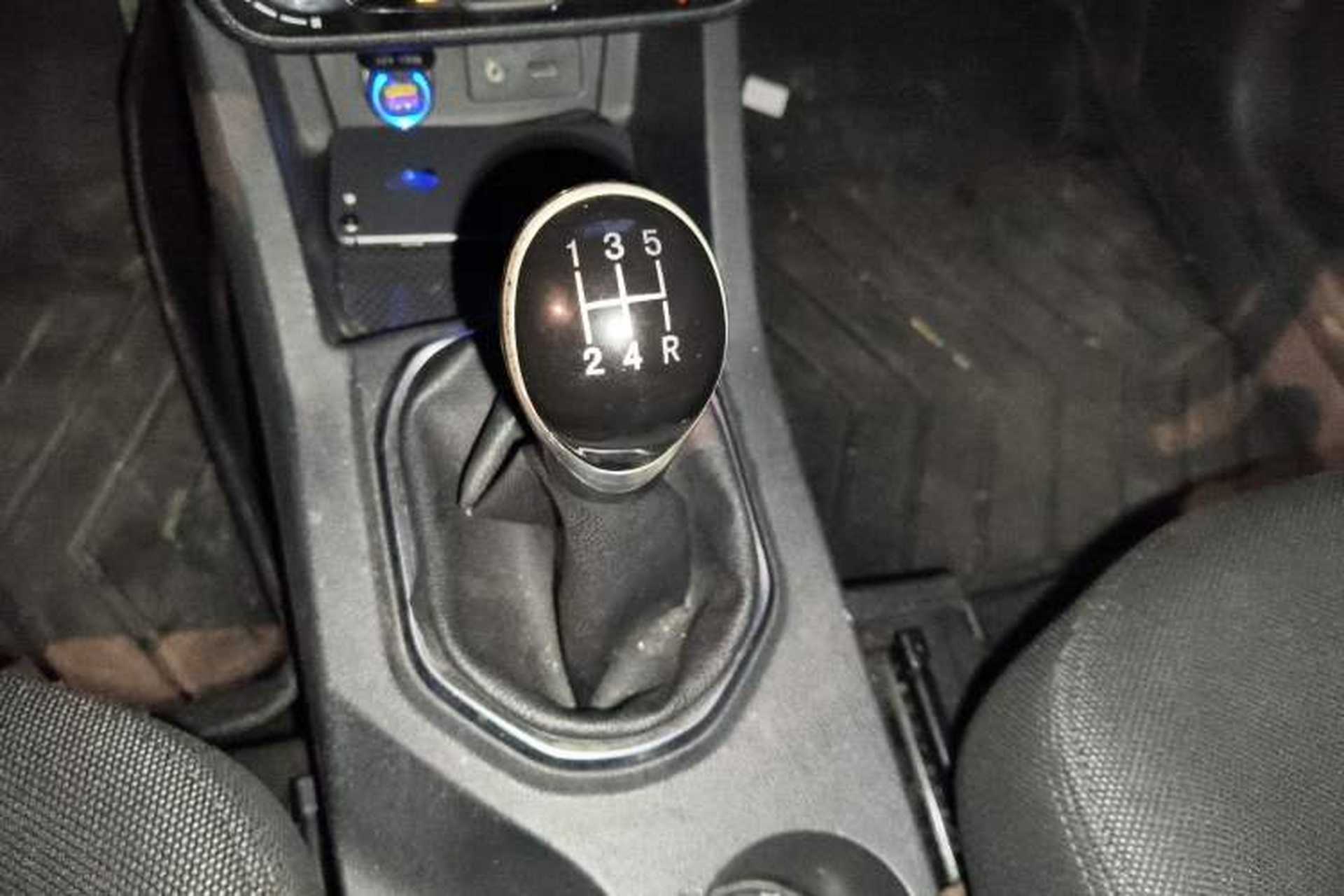 Used FAW Senya R7 2016 1.6L Manual Comfort Model Gear Lever