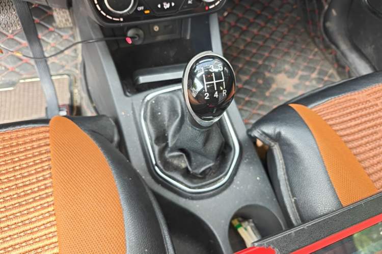 Used FAW Senya R7 2016 1.6L Manual Comfort Model Gear Lever