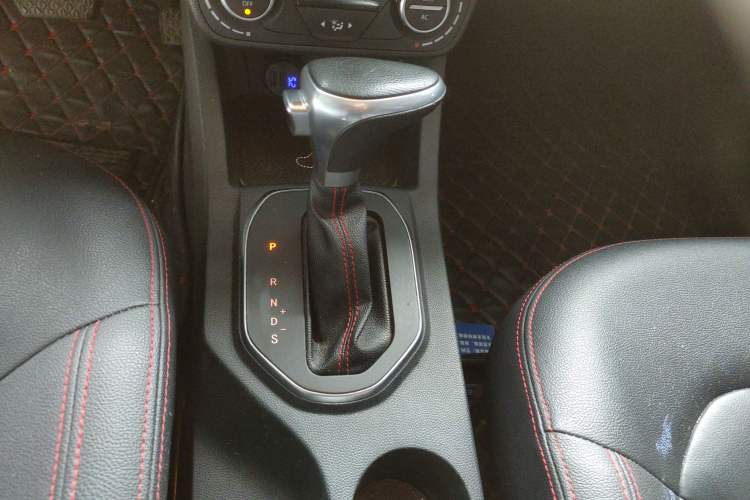 Used FAW Senya R7 2016 1.6L Automatic Smart Version Gear Lever