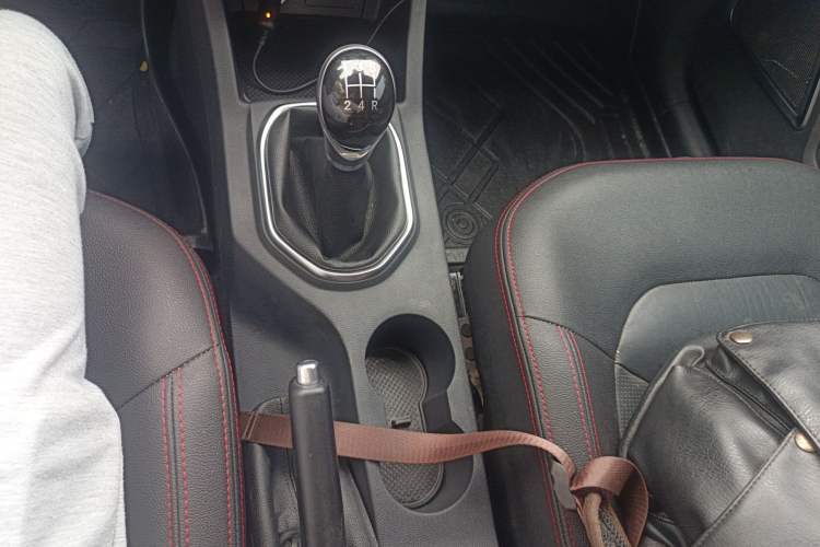 Used FAW Senya R7 2016 1.6L Manual Luxury Model Gear Lever