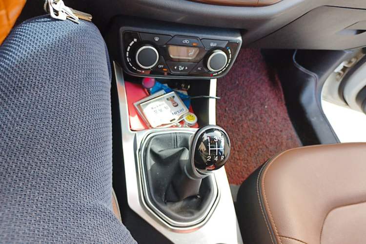 Used FAW Senya R7 2016 1.6L Manual Smart Version Gear Lever
