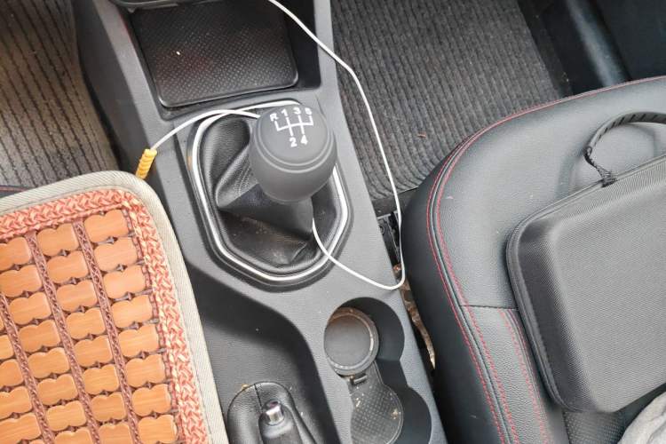 Used FAW Senya R7 2016 1.6L Manual Smart Version Gear Lever