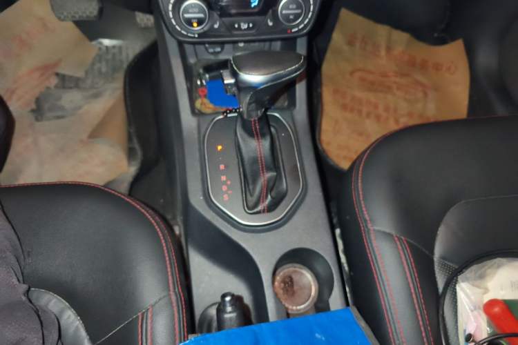 Used FAW Senya R7 2016 1.6L Automatic Prestige Model Gear Lever